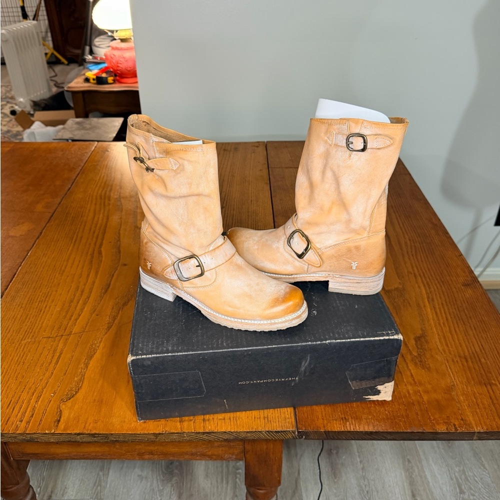 BRAND NEW! Frye Veronica Short Boot - Picture 7 of 10